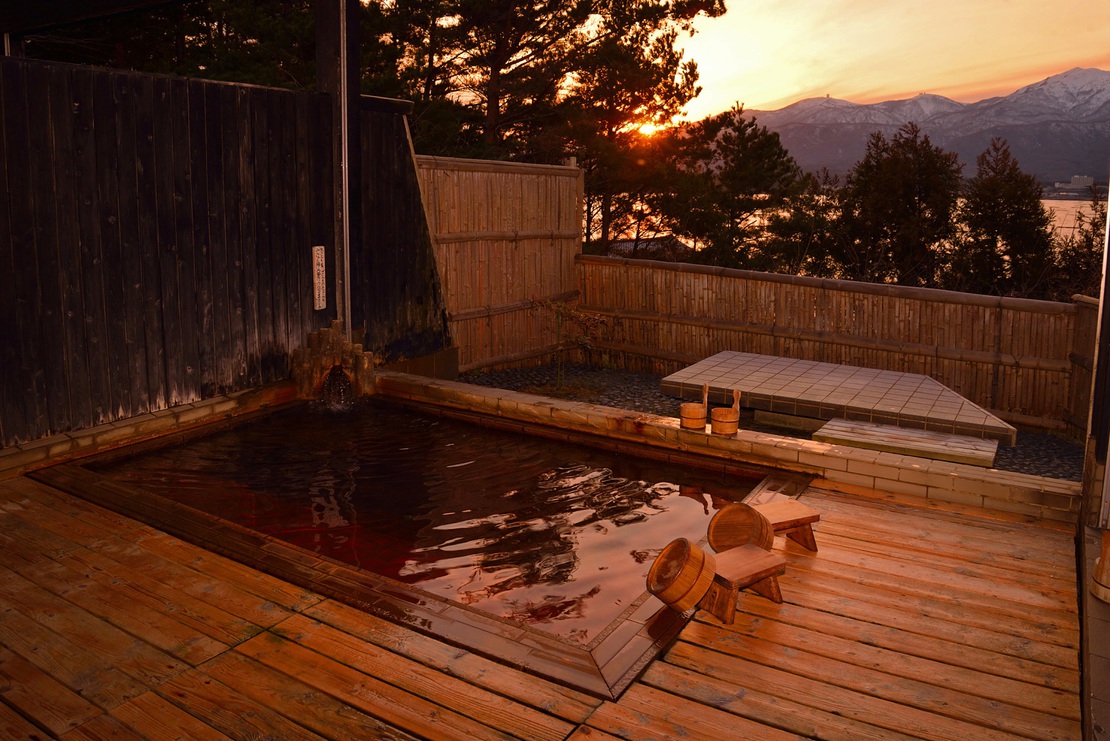 露天風呂「朱鷺の舞湯」春夕方