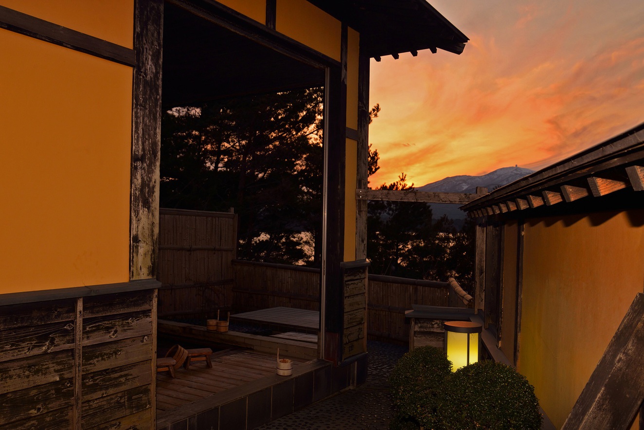 露天風呂「朱鷺の舞湯」春夕焼け