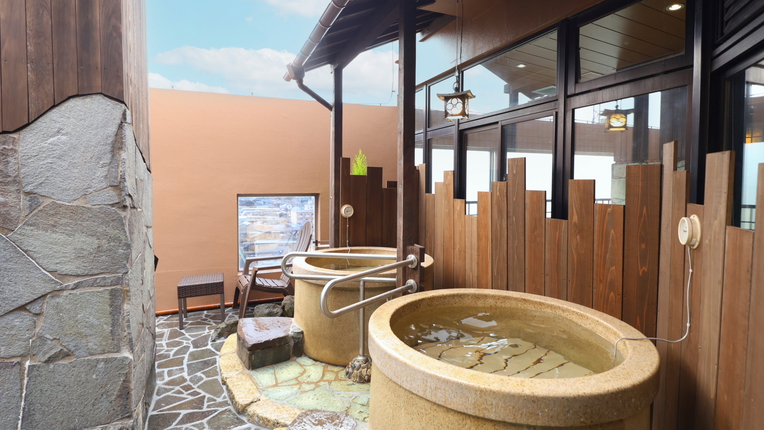 10階男性大浴場壺湯（湯温：41〜42℃）