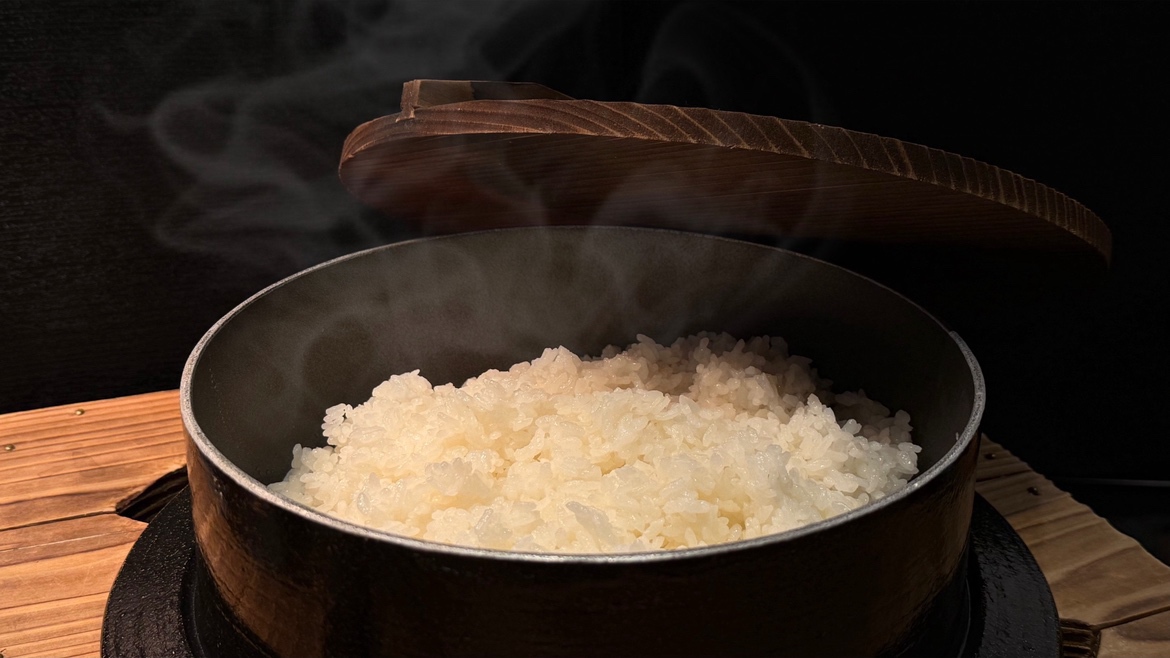 炊き立ての新潟県産コシヒカリ