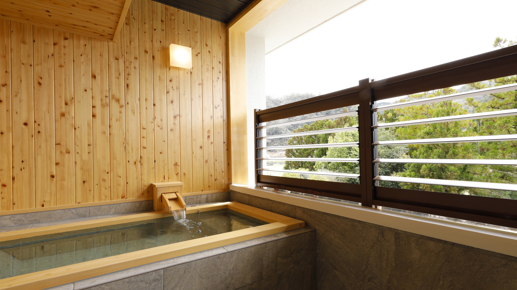 2022年4月オープン露天風呂客室【小満】露天風呂マウントビュー※お湯は温泉ではありません