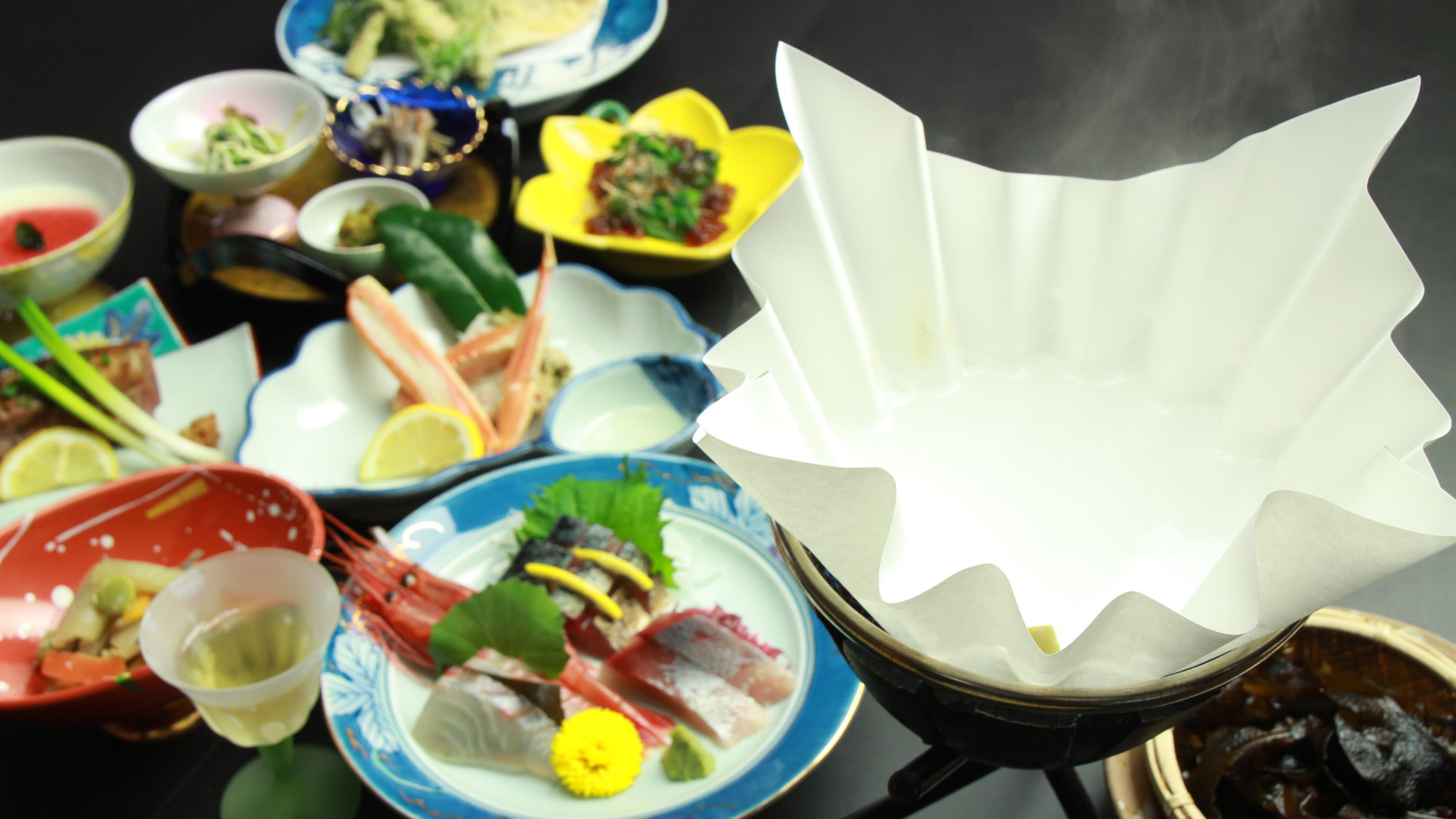 #【ご夕食一例】料理長が厳選した、その季節に最高に美味しい日本海の恵みをお楽しみください。