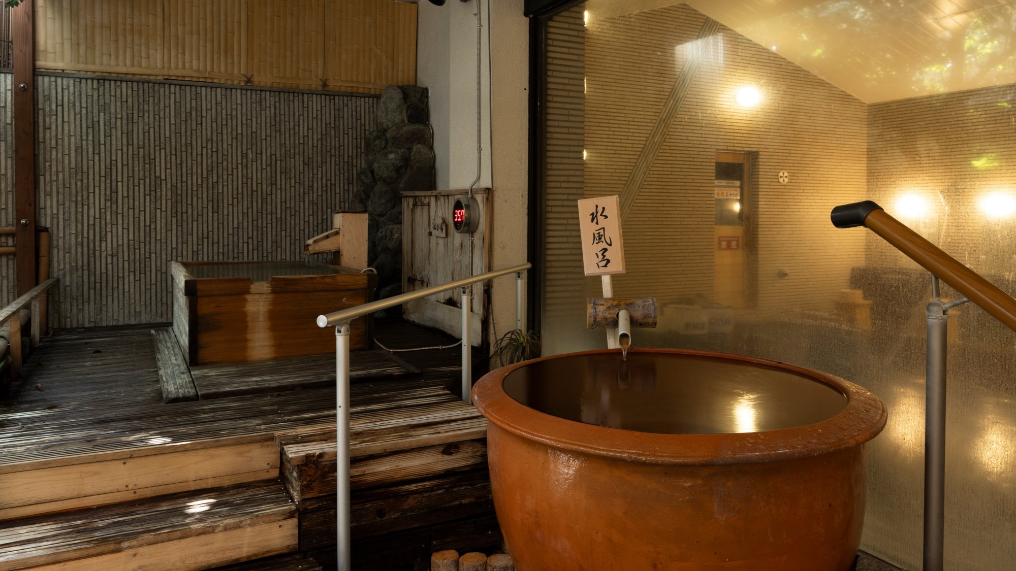 「あやめの湯」水風呂とぬる湯