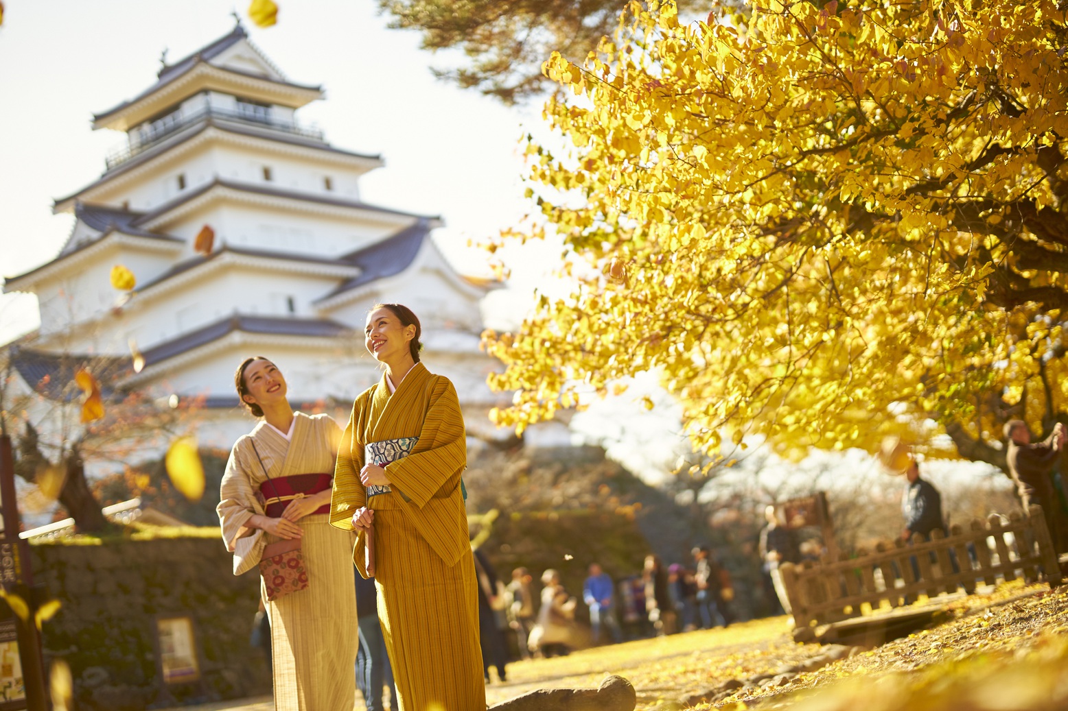 紅葉の季節に鶴ヶ城を散策