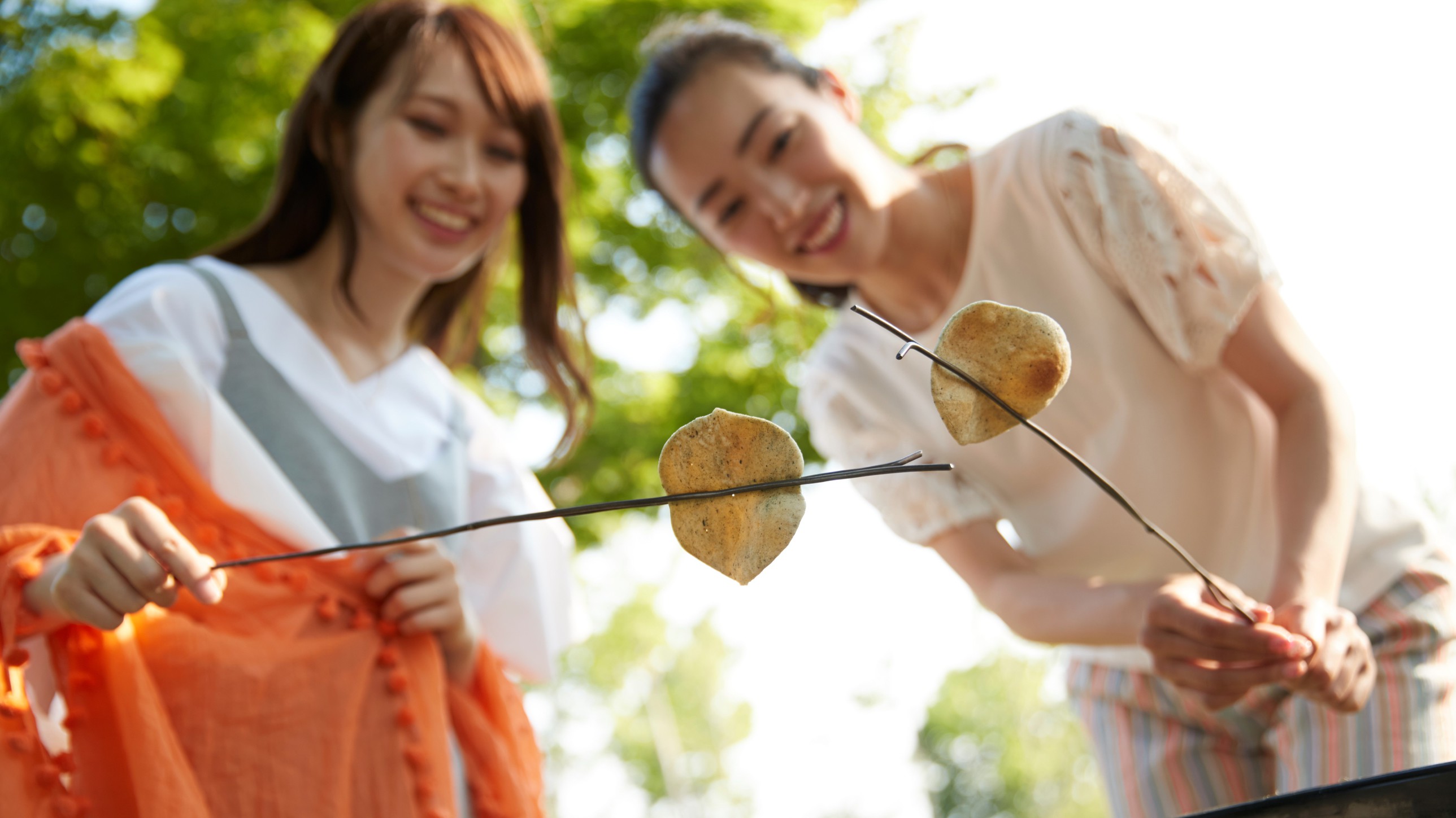 コデランニ広場せんべい焼き体験