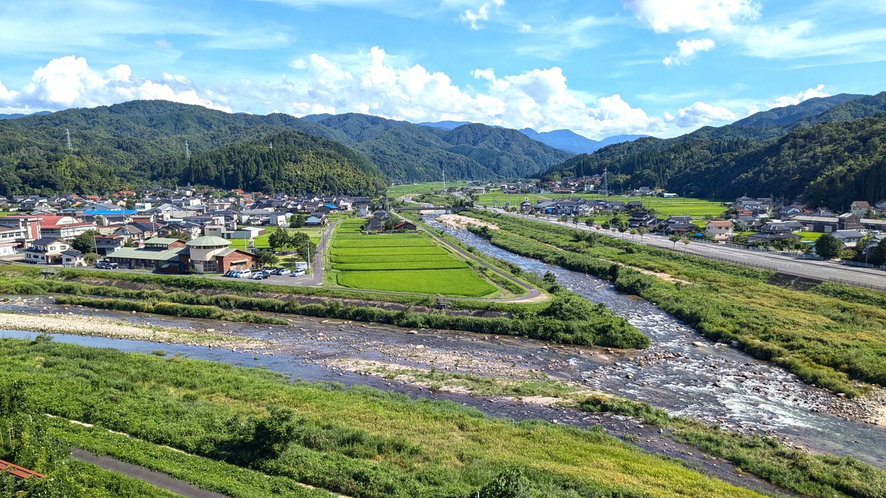 客室から望む三徳川の流れ