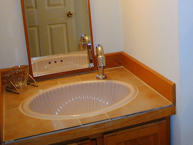 バス・トイレなしのお部屋には洗面台がついています