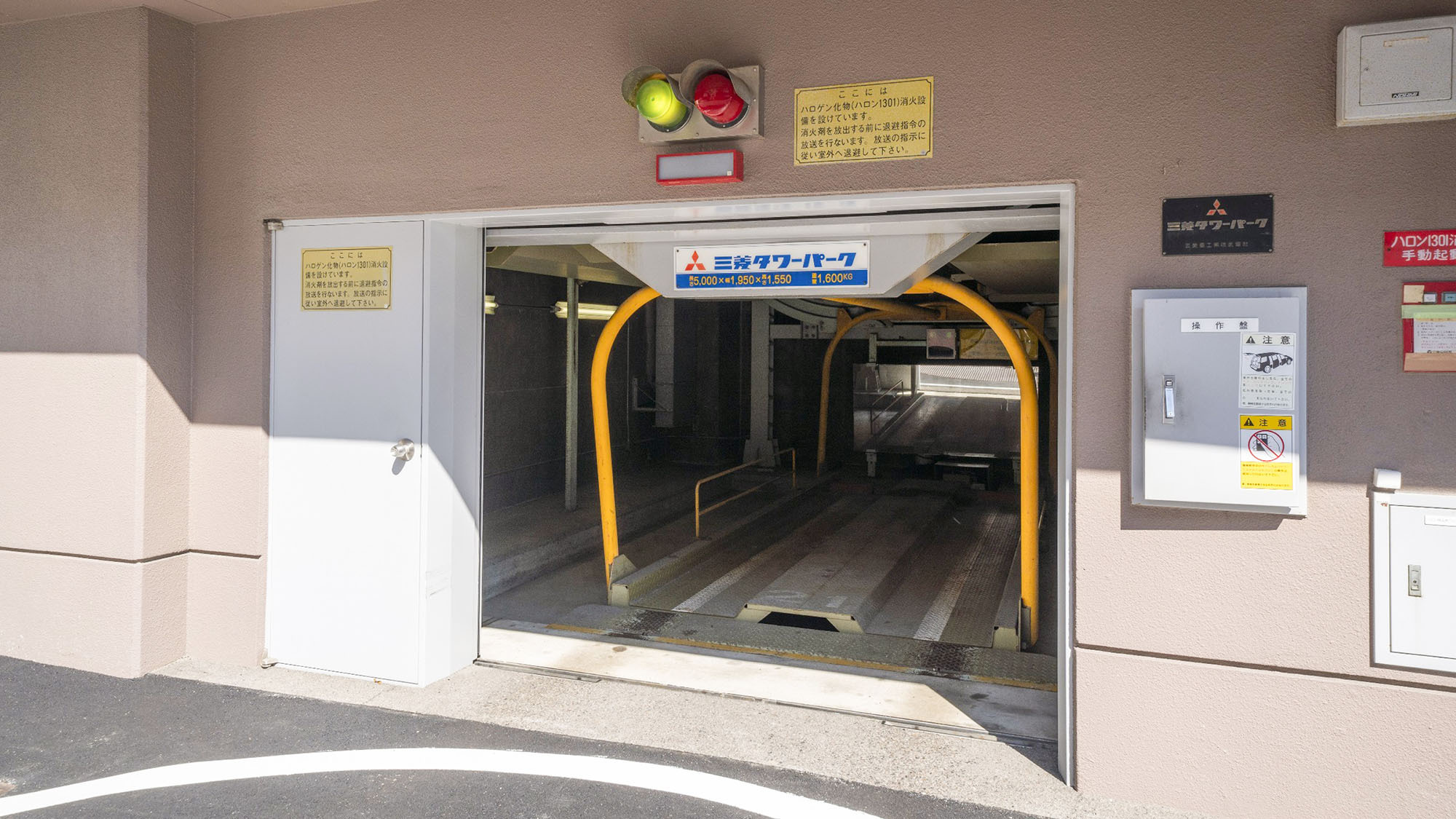 ・【駐車場】立体駐車場 / 26台(普) 高さ155cmまで、平面駐車場 / 5台 高さ250cmま