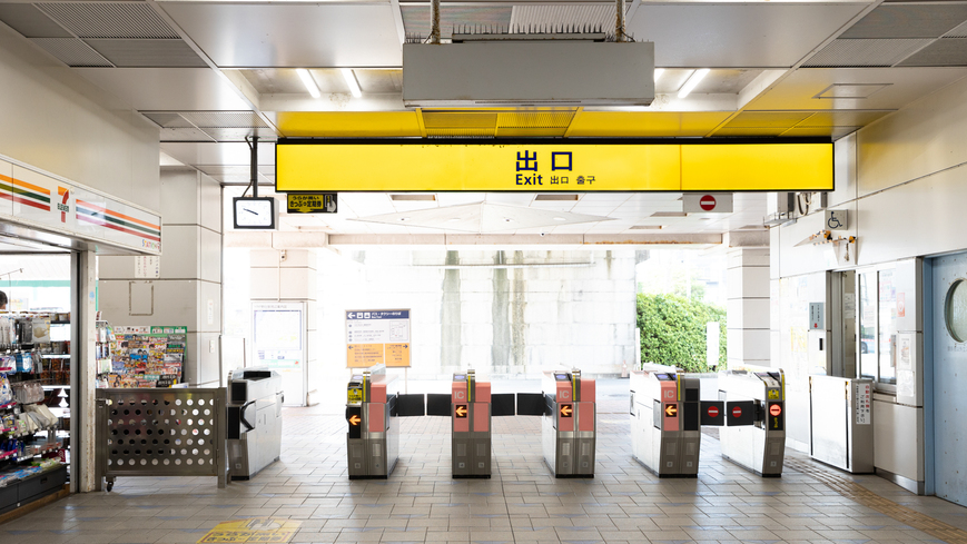 【道順】バス停乗り場はYRP野比駅改札を出て左にお進みください（バス停まで約1分です）