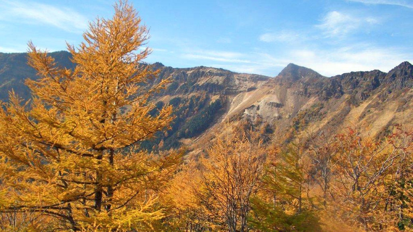 燃えるような浅間山の秋。