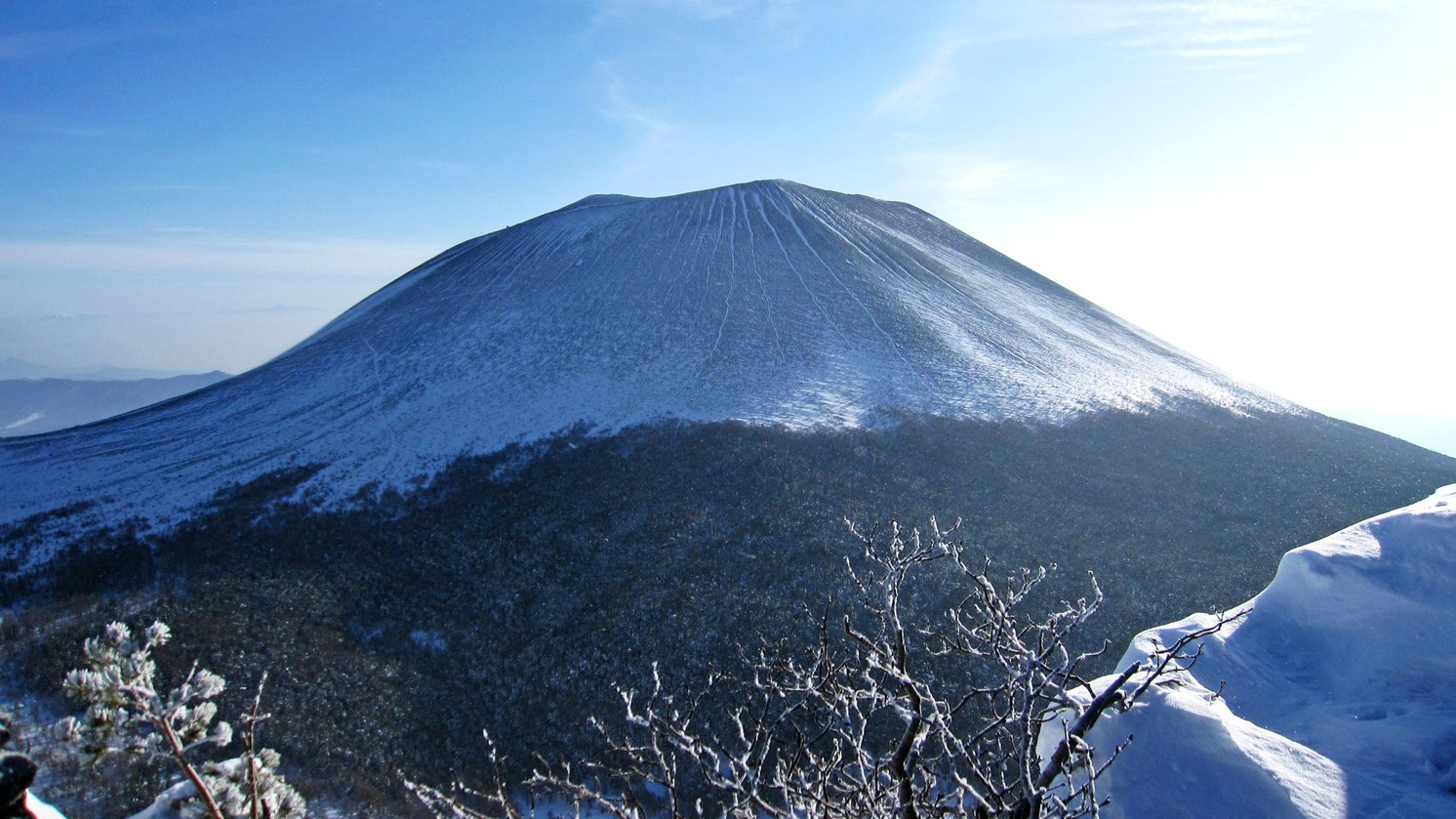 厳しいけれども美しい、浅間山の冬。