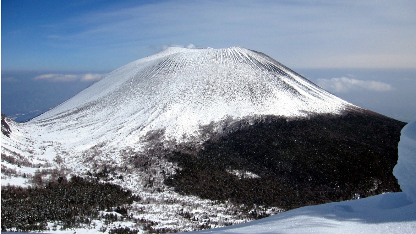 厳しいけれども美しい、浅間山の冬。