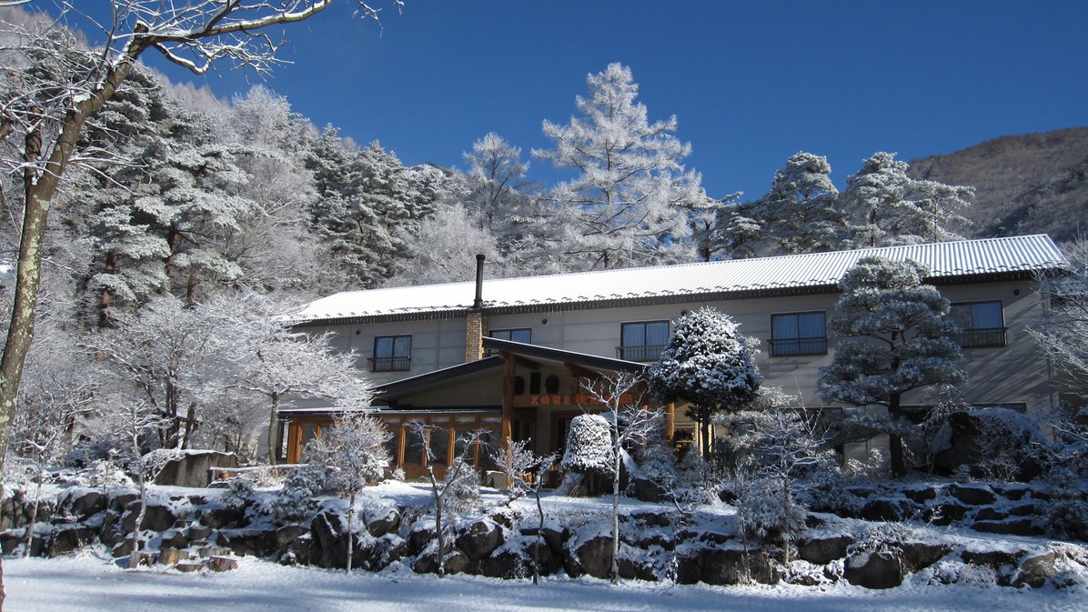 冬季も営業しております！冬山の拠点に、温泉を楽しみに、ぜひいらしてください！