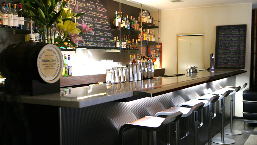 BAR THE PINE（HOTEL MIWA２階）