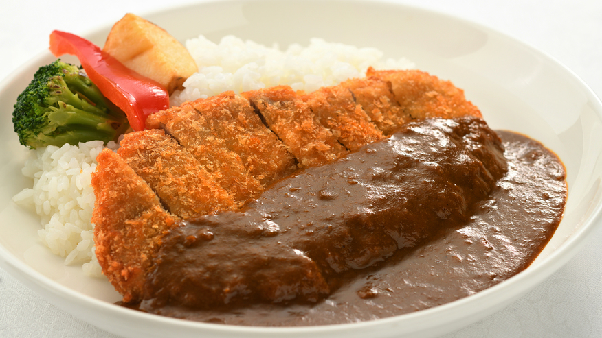 スキー後に食べたくなる“;カツカレー”;！ピリリとした辛みが食欲をそそります