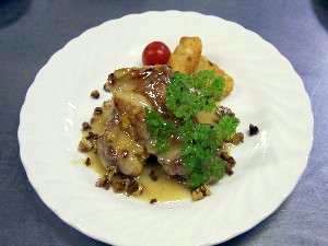 鶏モモ肉のクルミ入りマーマレードソース