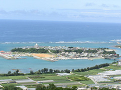 本島と橋で結ばれた島へ