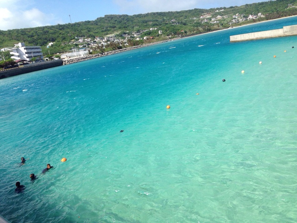 島の入り口、橋のそば。（山頂には玉城城跡）