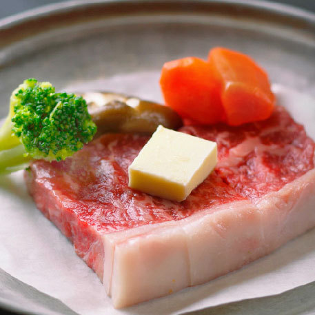【上州牛ステーキ】牛肉の旨みを存分に味わって下さい。※お料理は一例です。