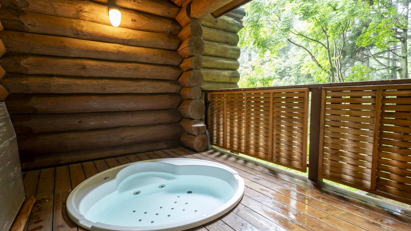 【露天ジャグジー】爽やかな風が通り過ぎるジャグジー（温泉ではありません）