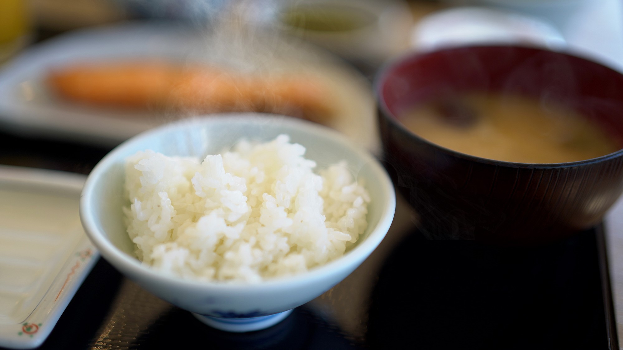 【ご朝食】炊き立てのごはん。しっかり腹ごしらえをしてくださいね。