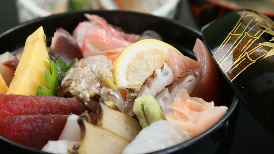 リーズナブルプランの海鮮丼新鮮魚介が自慢