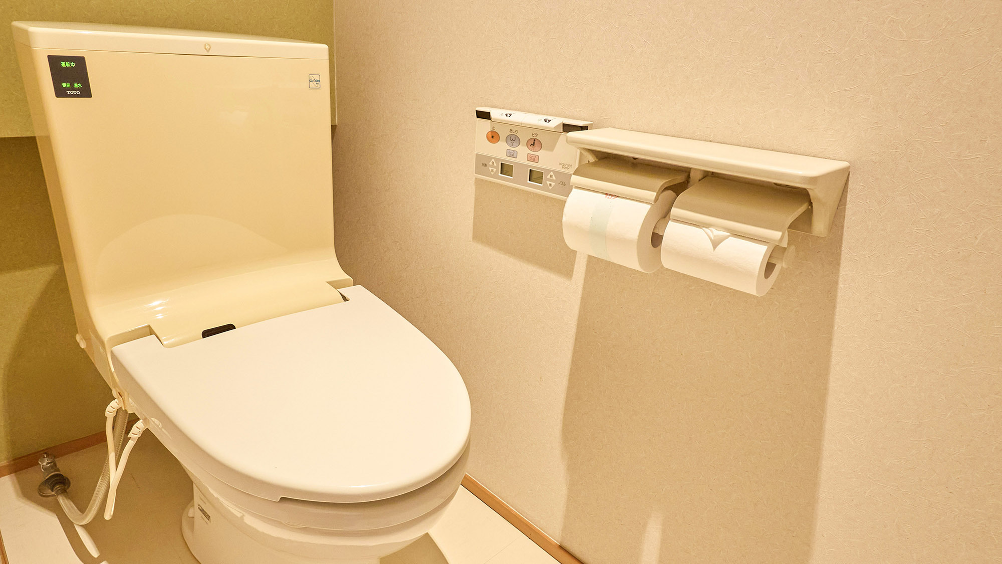 ・【海松（みる）】温水洗浄機能付きの個室トイレ