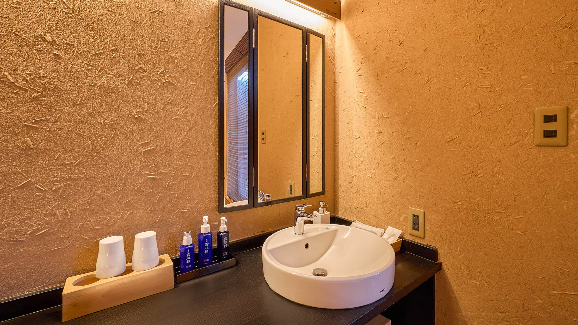 ・【萌黄（もえぎ）】お化粧やスキンケアもしやすい広々とした洗面台