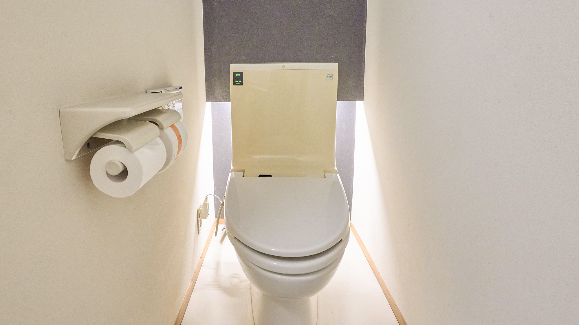 ・【藤黄（とうおう）】温水洗浄機能付きの個室トイレ