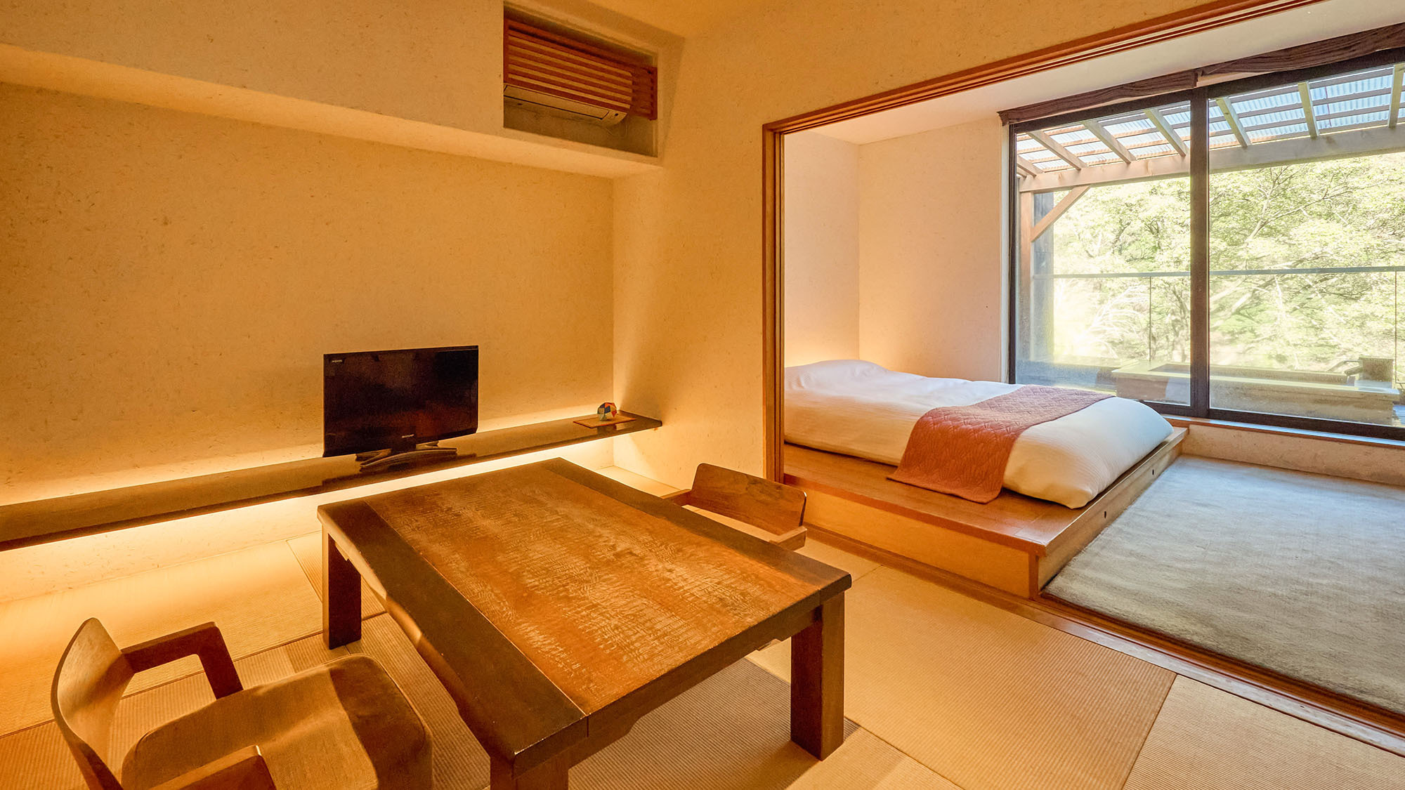 ・【紫苑（しおん）】6畳和室とダブルのベッドルームをあつらえたお部屋です