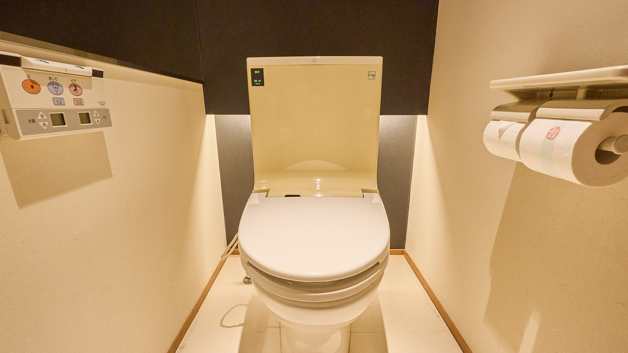 ・【紫苑（しおん）】温水洗浄機能付きの個室トイレ