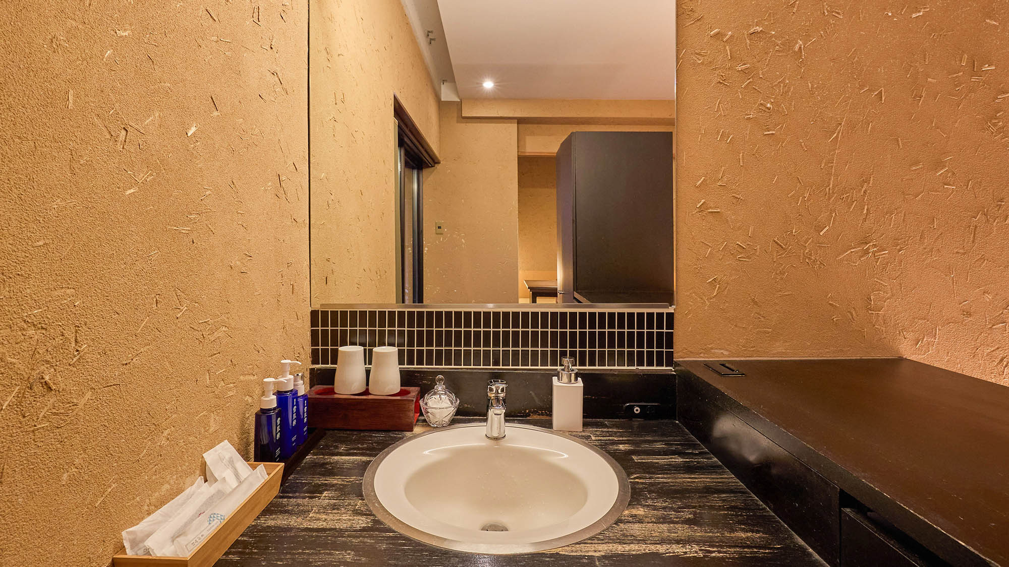 ・【琥珀（こはく）】雪肌精のスキンケア用品をご用意しています