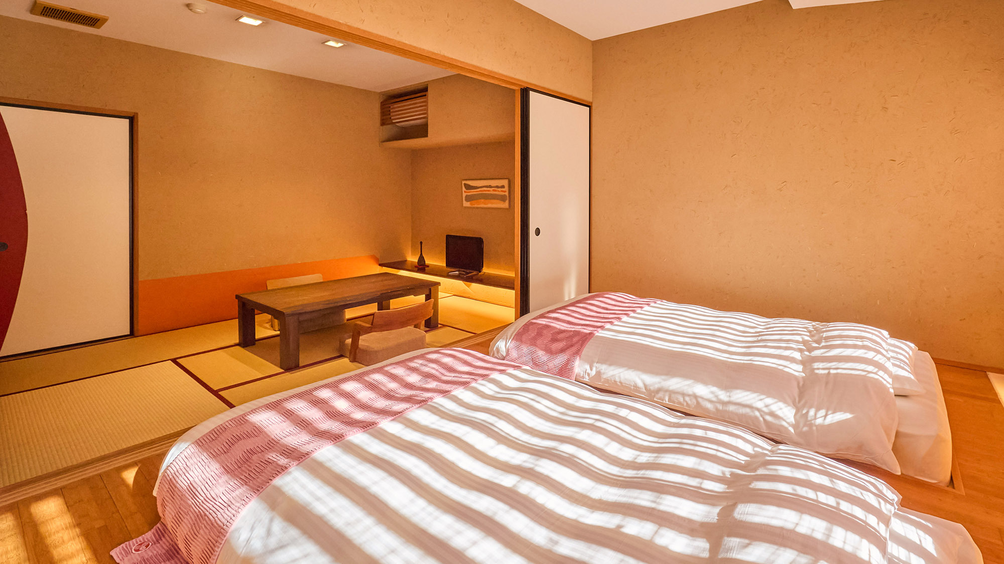 ・【？？猩猩（しょうじょう）】温泉をじっくり楽しんだ後はベッドや和室でゆったりとお寛ぎください