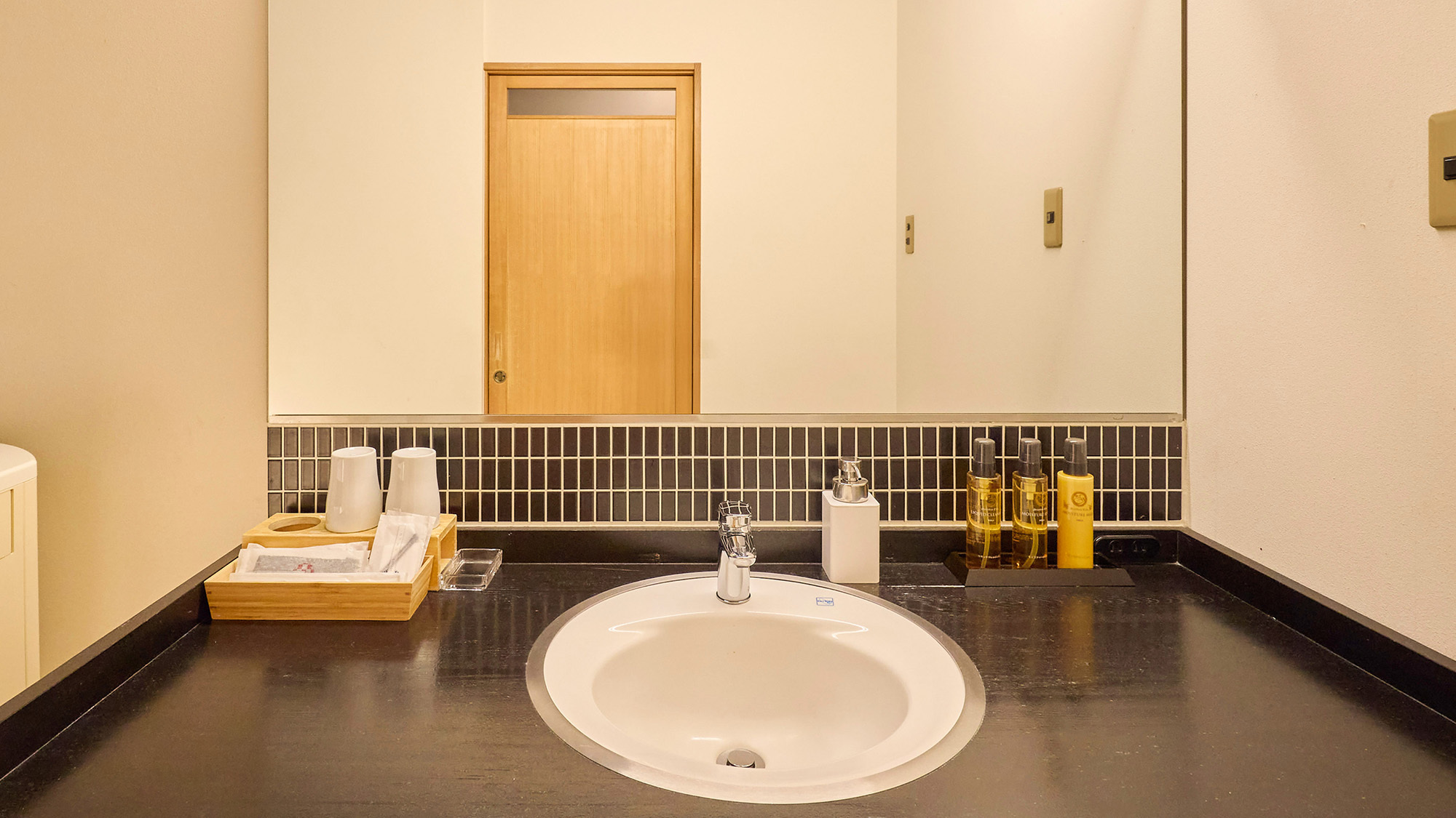 ・【浅葱（あさぎ）】お化粧やスキンケアもしやすい広々とした洗面台