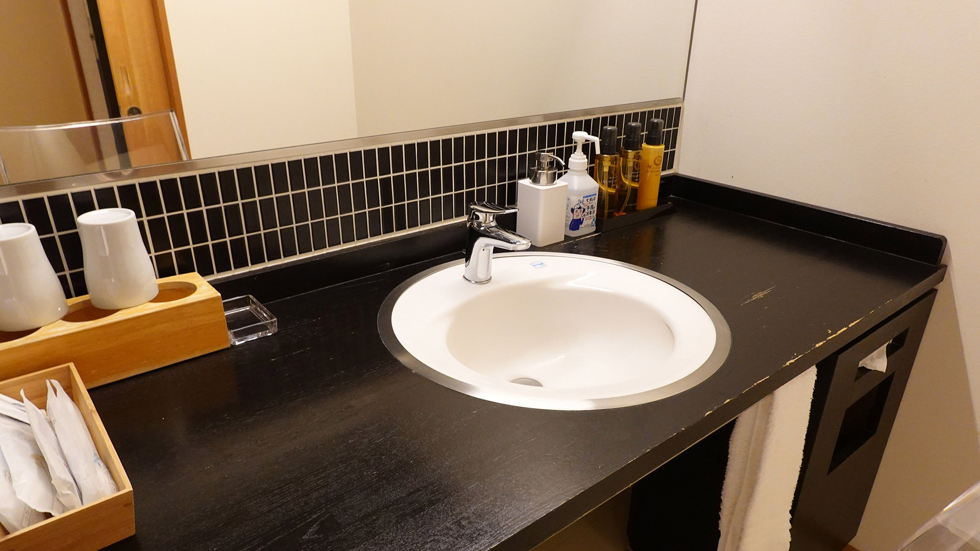 ・【浅葱（あさぎ）】お化粧もしやすい広々とした洗面台