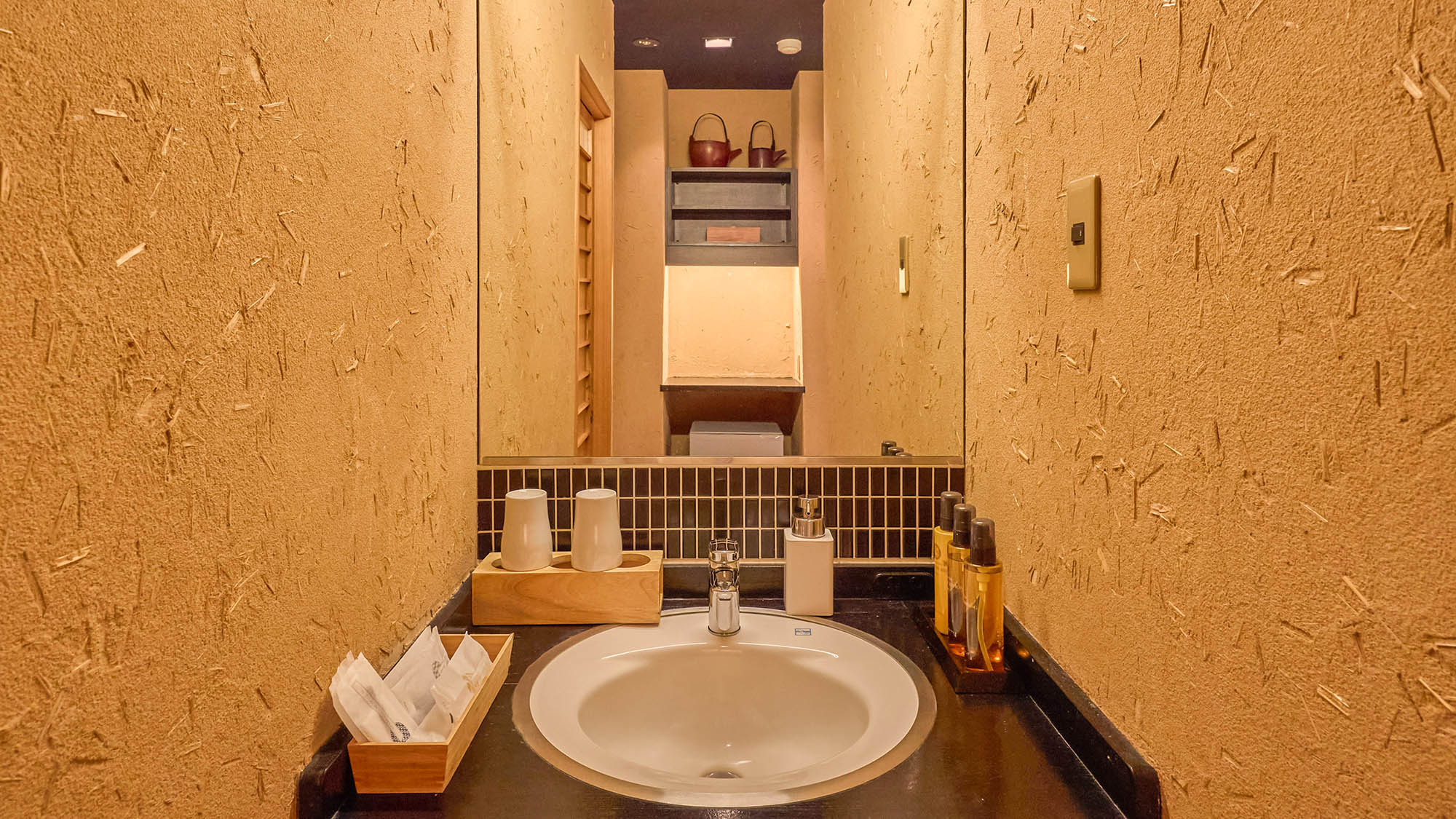 ・【瑠璃（るり）】お化粧やスキンケアもしやすい洗面台