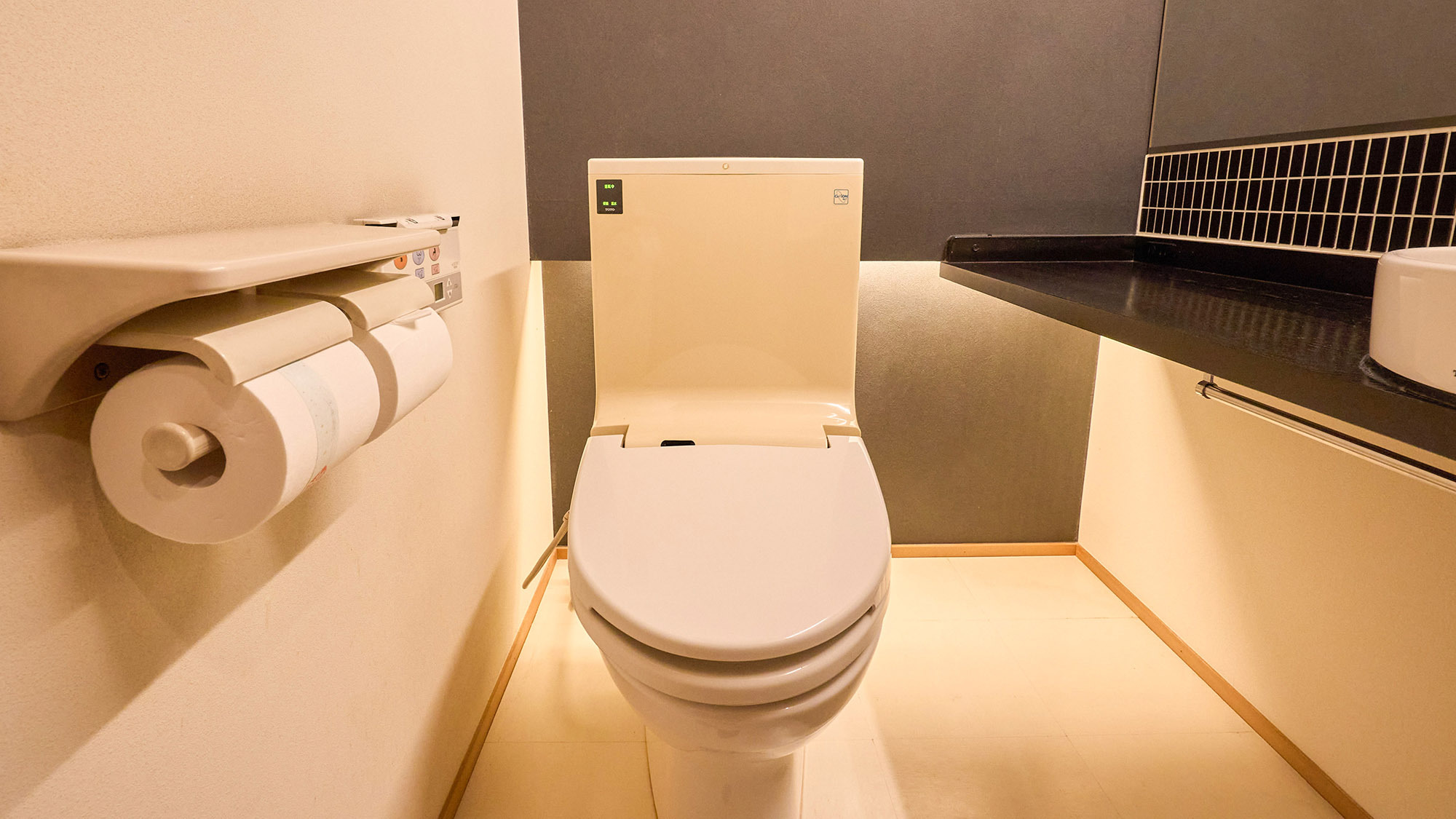 ・【萌黄（もえぎ）】温水洗浄機能付きの個室トイレ