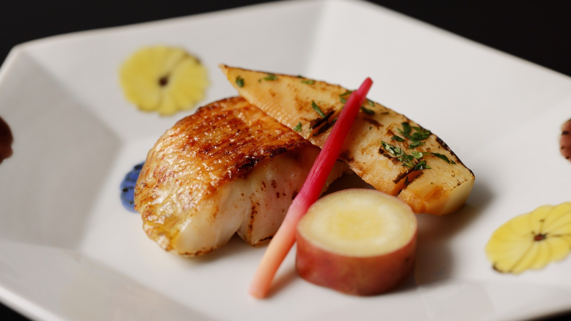 「加賀会席」のど黒焼物（夕食イメージ）