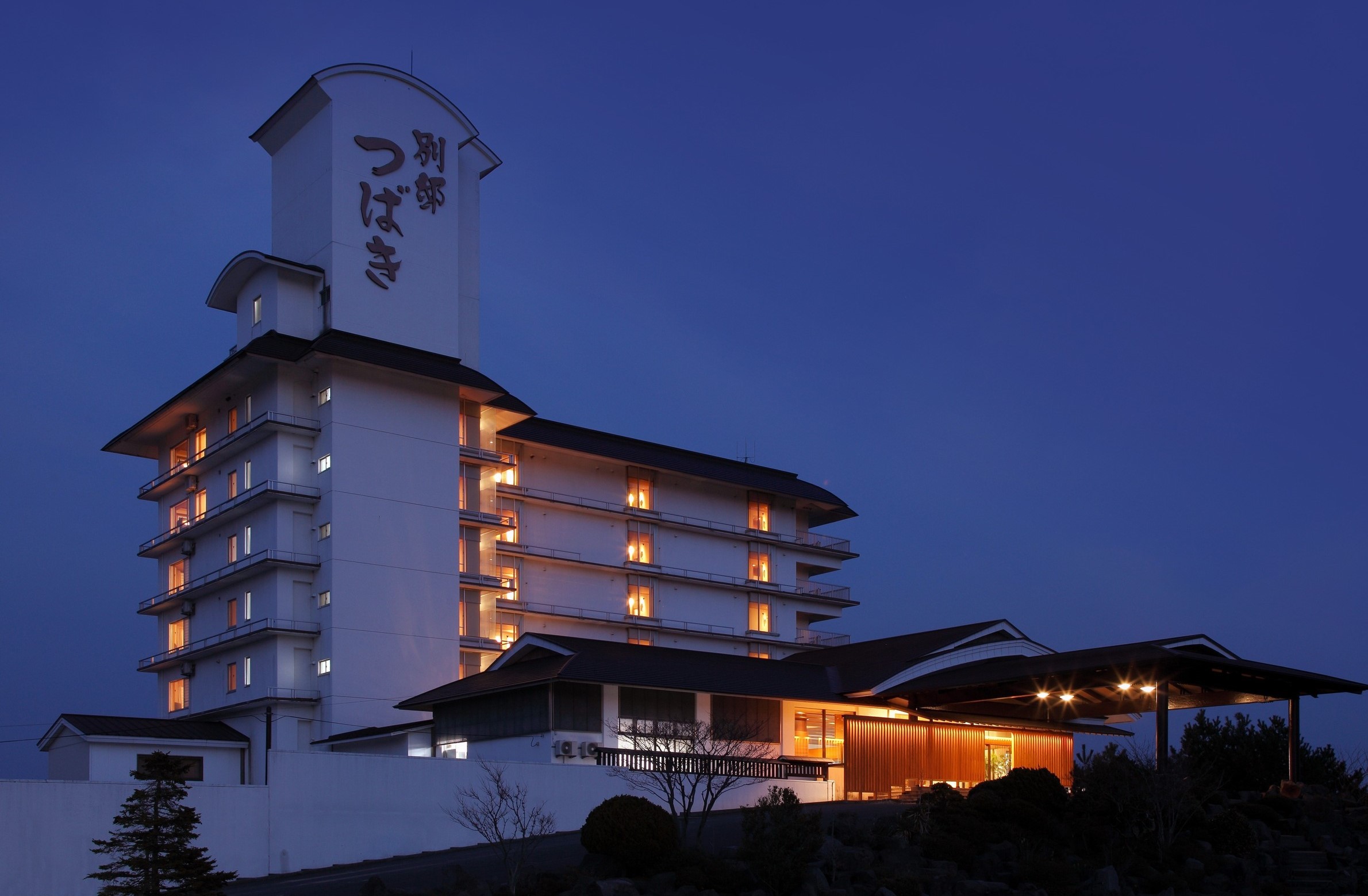 夜景の「男鹿温泉 結いの宿 別邸つばき」