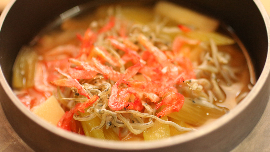 5月〜9月の釜飯は山菜の釜飯