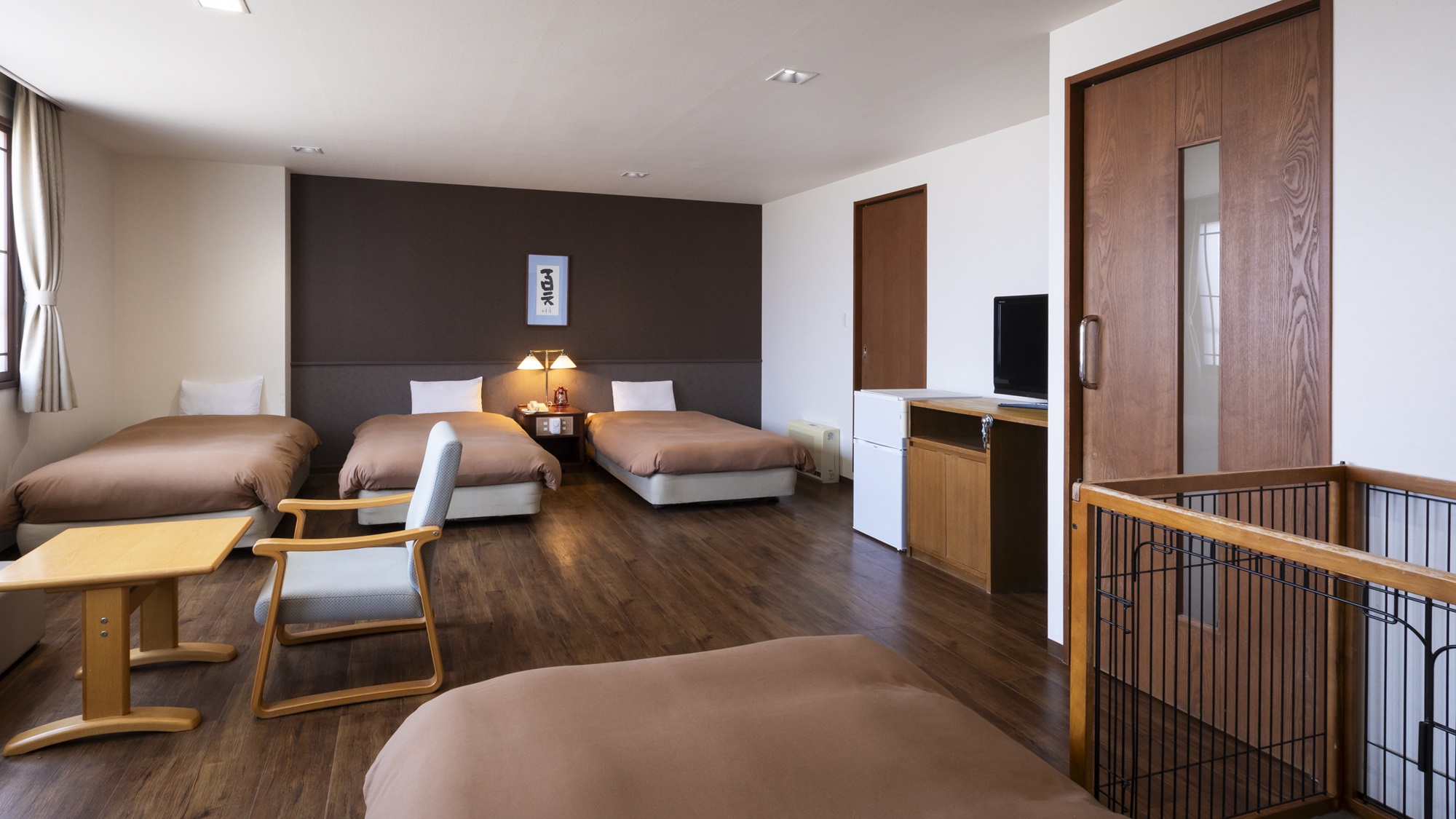 【ワンちゃん洋室】広々としたフォースルームで家族団らんのひと時を