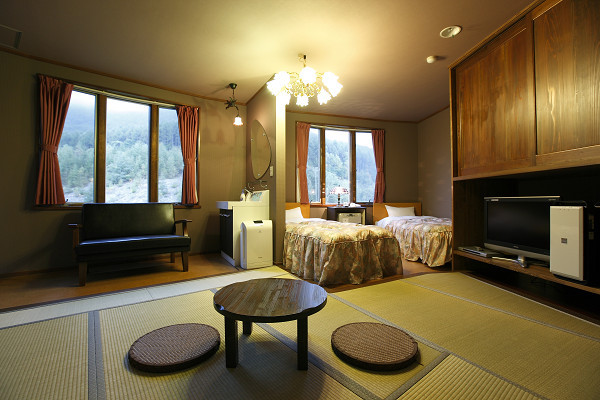 【お部屋】専用テラス付き和洋室