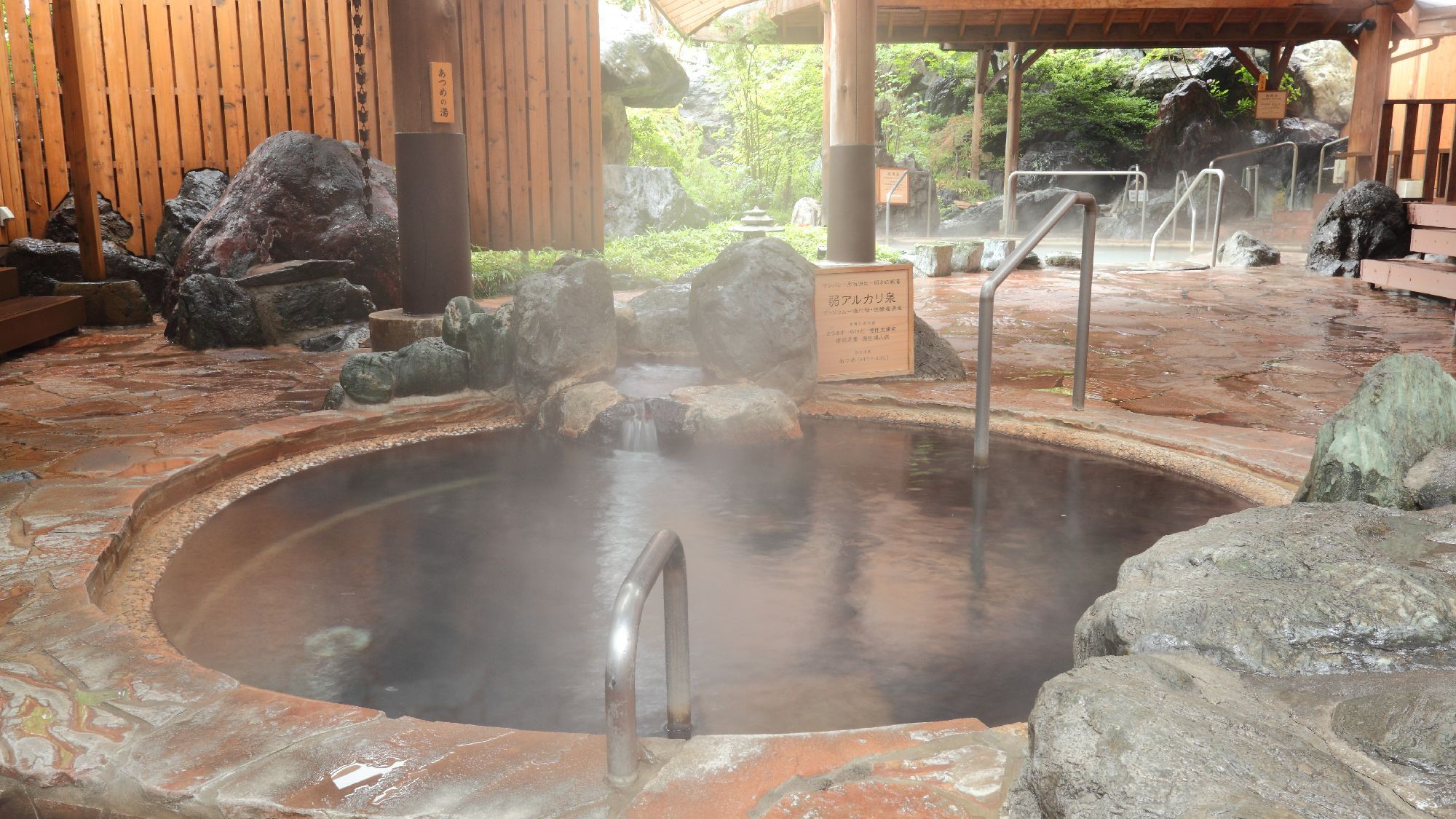 本館＜湯遊天国＞北関東最大級の温泉リゾート。