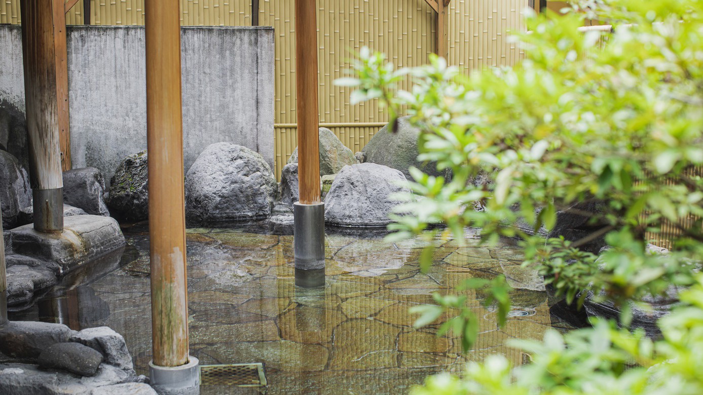 【大浴場｜女湯】源泉かけ流し露天風呂