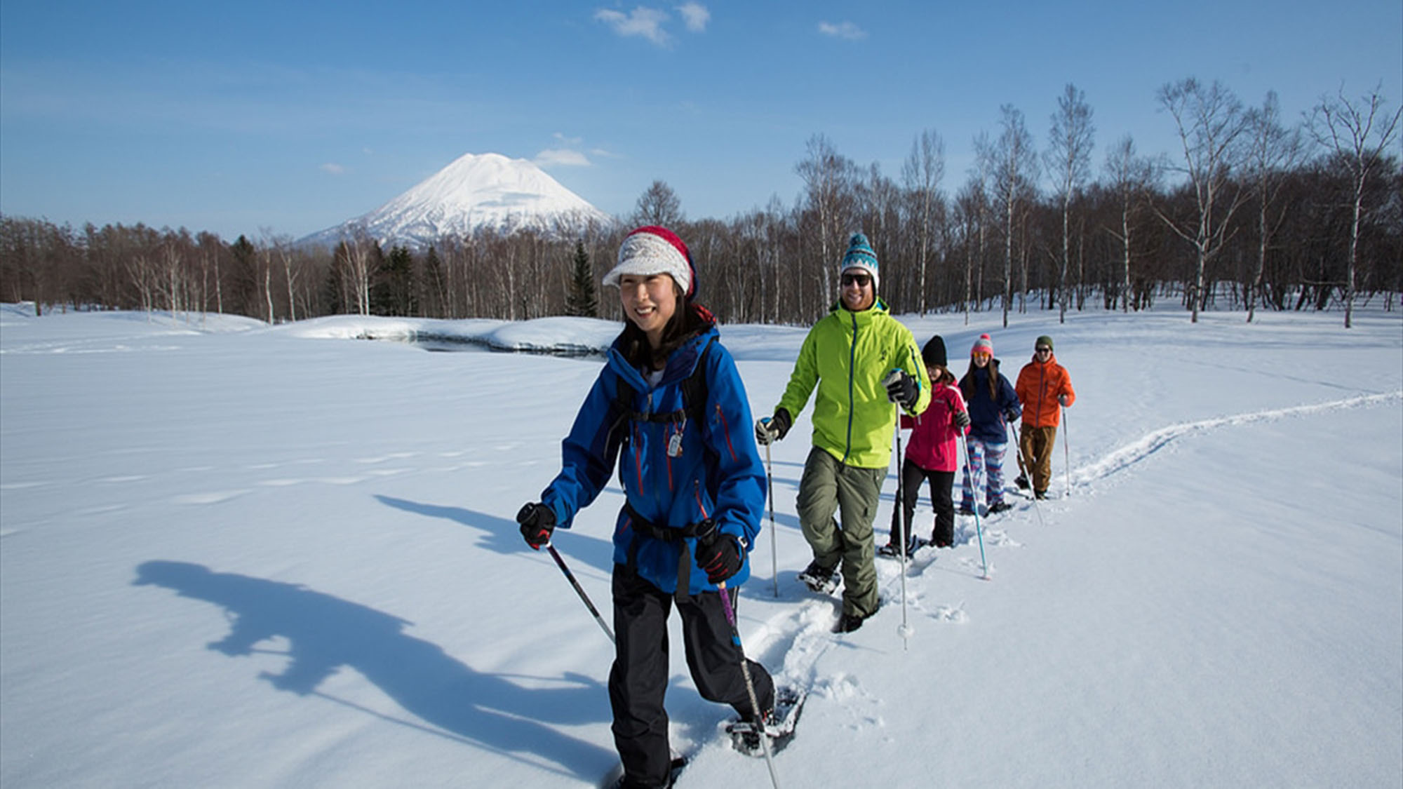 スノーシュー雪景色の中を散策