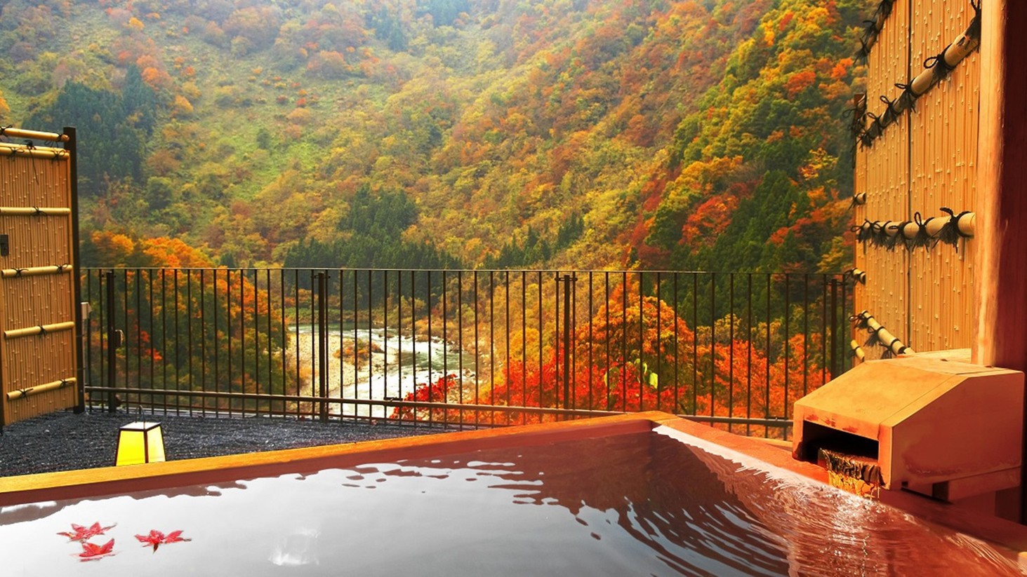 秋~露天風呂付客室(和室)からの景観