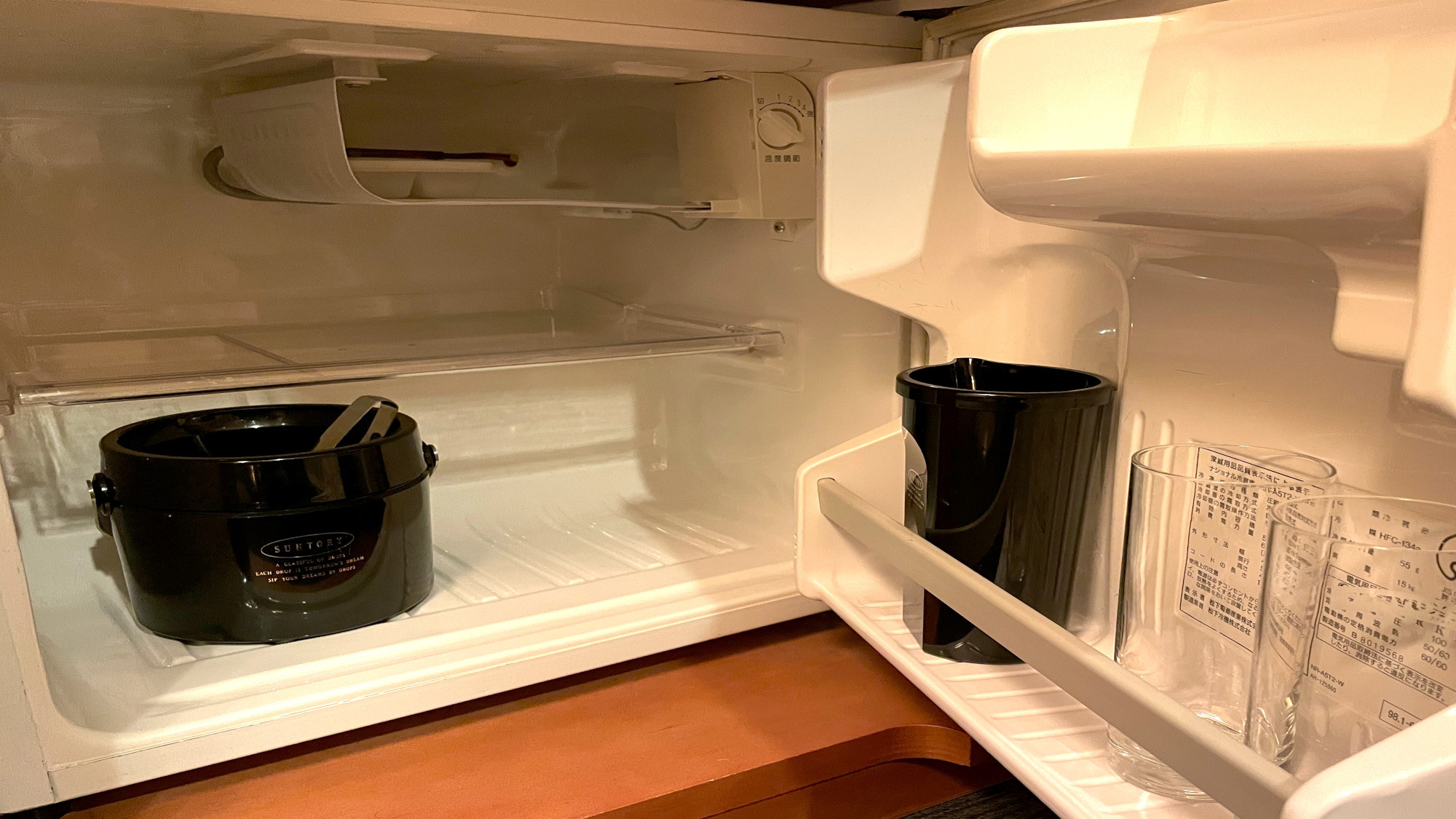 客室備品「冷蔵庫」