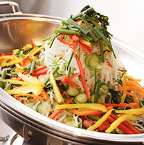 新鮮な野菜を使用した健康野菜サラダ