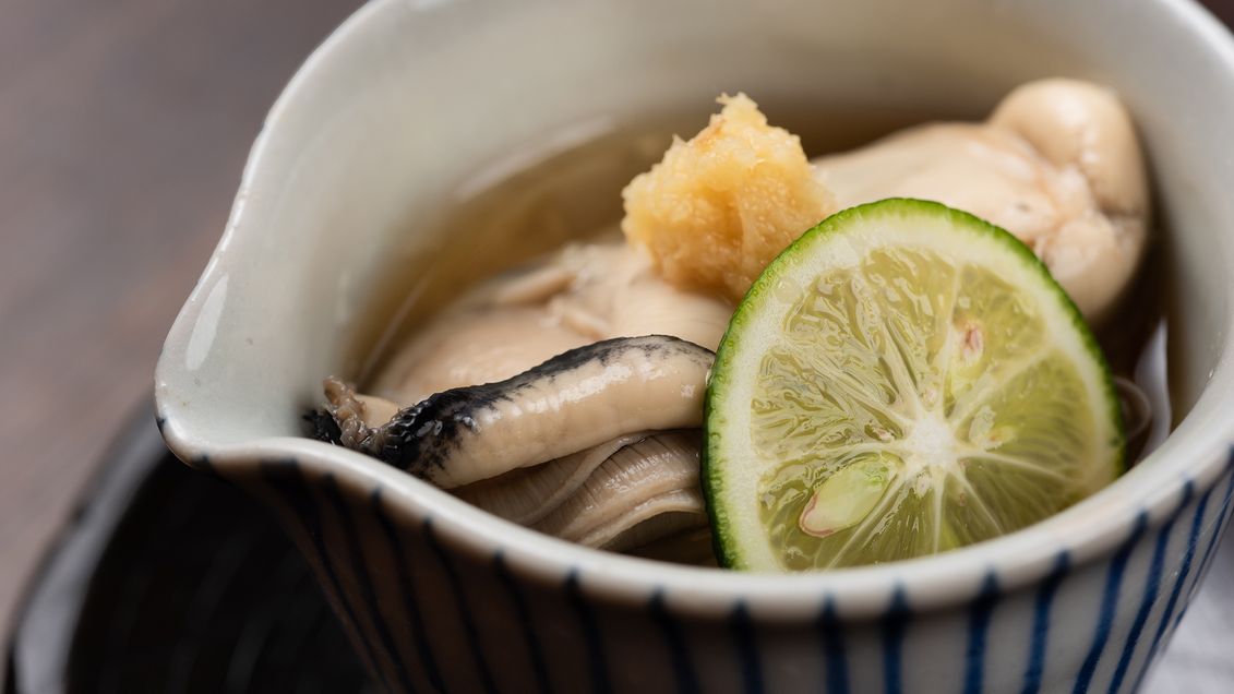 *【夕食一例】冷物：低温調理した冬カキと温泉卵を添えた冬大根と白菜のおひたし。