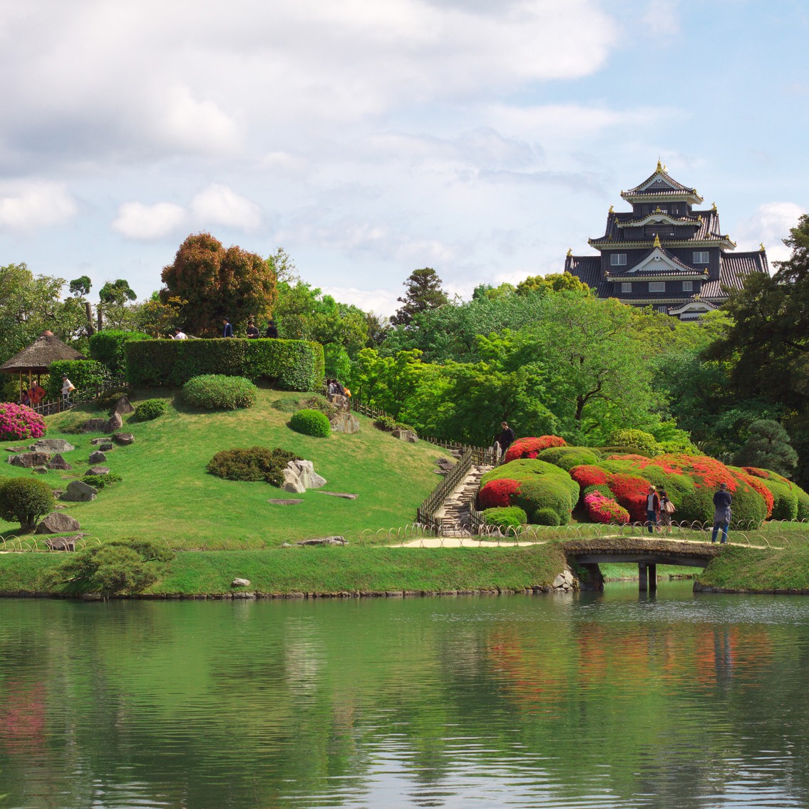 岡山後楽園から岡山城を望む